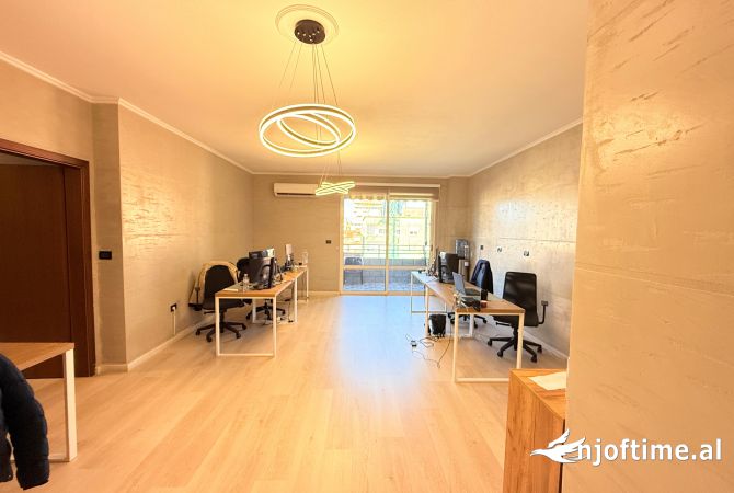 Ambient biznesi me qera 3+1 ne Tirane - 900 Euro