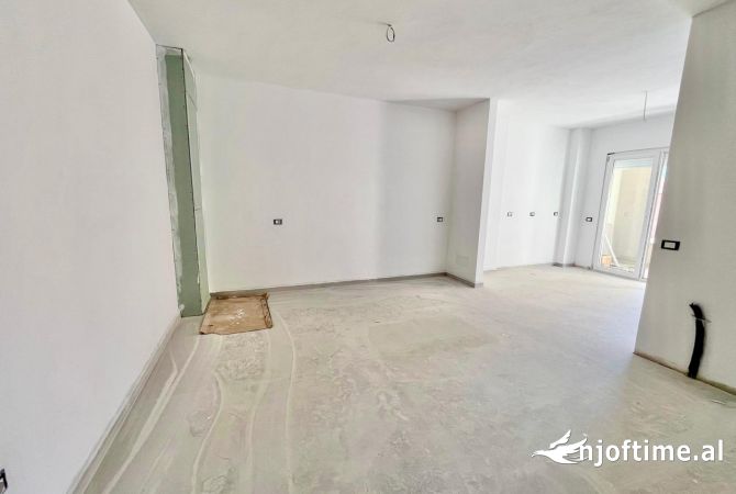 Shtepi ne shitje Apartament ne Tirane, 1+1, Mobilimi Bosh, pa mobiluar, Pagesa 1,853,000  Euro.