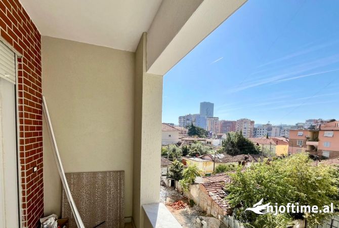 Shtepi ne shitje Apartament ne Tirane, 1+1, Mobilimi Bosh, pa mobiluar, Pagesa 1,853,000  Euro.
