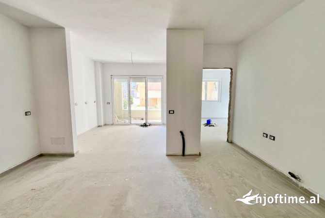 Shtepi ne shitje Apartament ne Tirane, 1+1, Mobilimi Bosh, pa mobiluar, Pagesa 1,853,000  Euro.