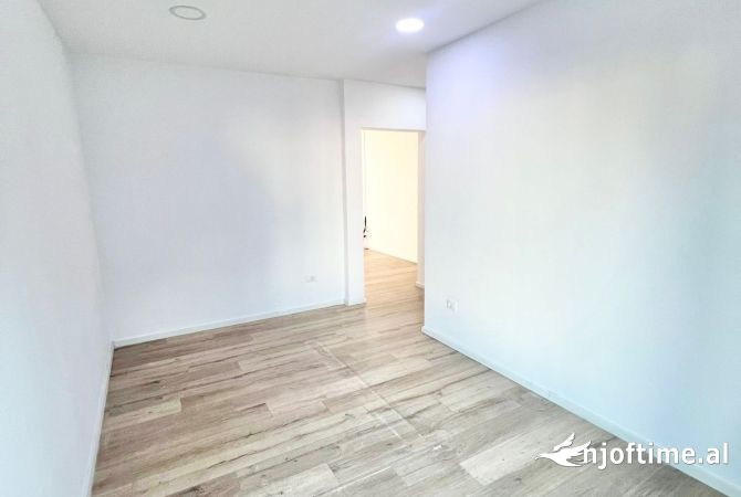 Ambient biznesi me qera 1+1 ne Tirane - 2,300 Euro