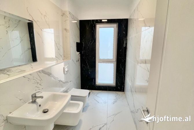 JAPIM AMBIENT ME QIRA TE RRUGA E ELBASANIT