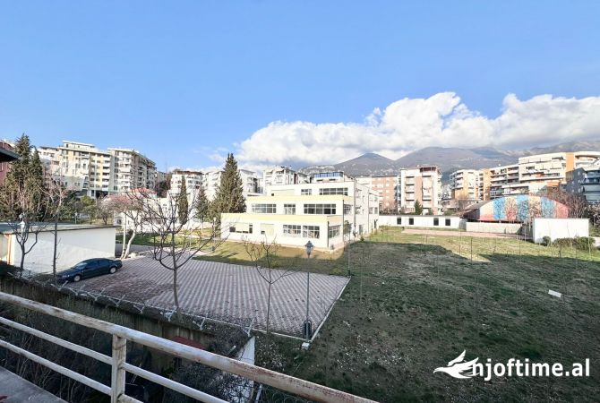 Shtepi ne shitje Apartament ne Tirane, 2+1, Mobilimi E mobiluar, Pagesa 153,000  Euro.