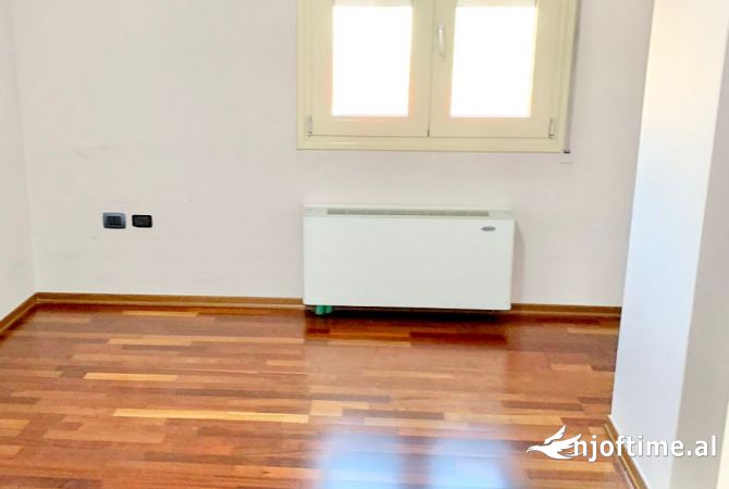 Shtepi me qera 4+1 ne Tirane - 1,600 Euro