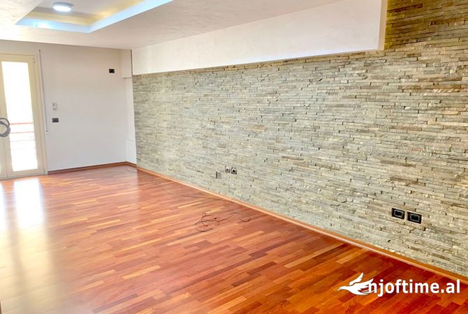 Apartment for rent in Tirana 4+1, Emty