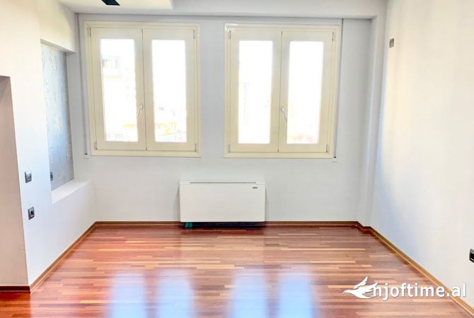 Apartment for rent in Tirana 4+1, Emty