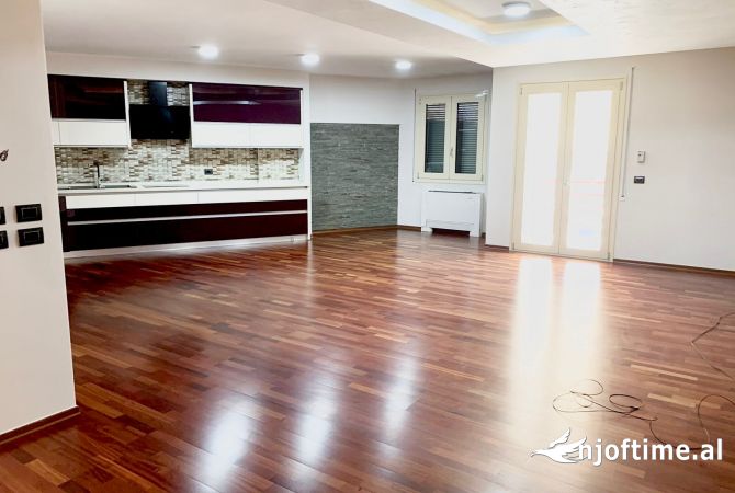 Apartment for rent in Tirana 4+1, Emty