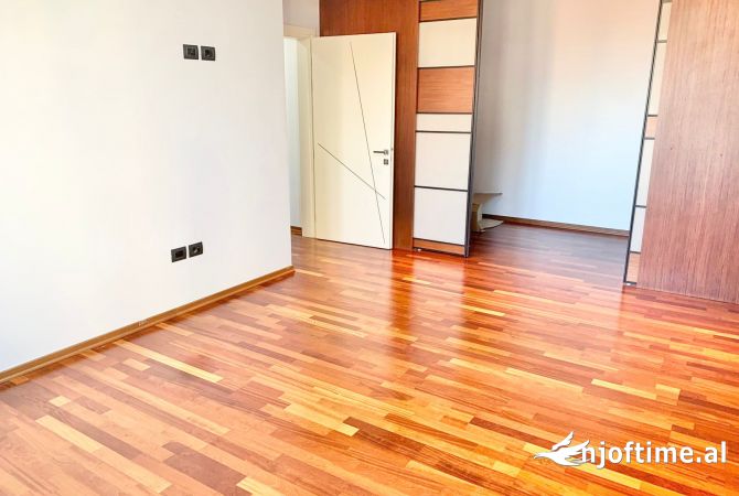 Apartment for rent in Tirana 4+1, Emty