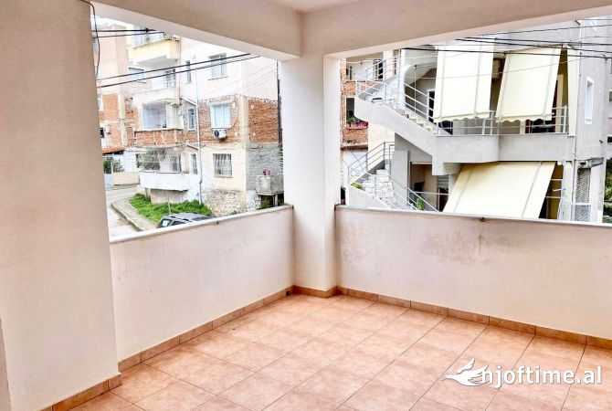 Shtepi me qera 2+1 ne Sarande - 400 Euro