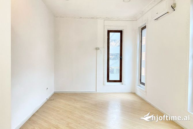 Ambient biznesi me qera 3+1 ne Tirane - 1,400 Euro