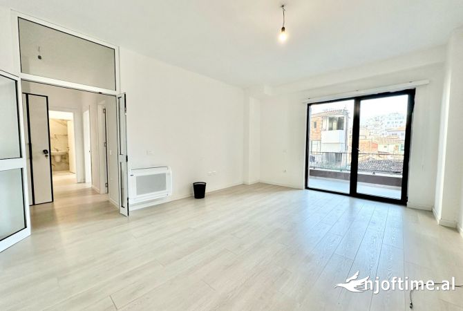 Ambient biznesi me qera 3+1 ne Tirane - 750 Euro