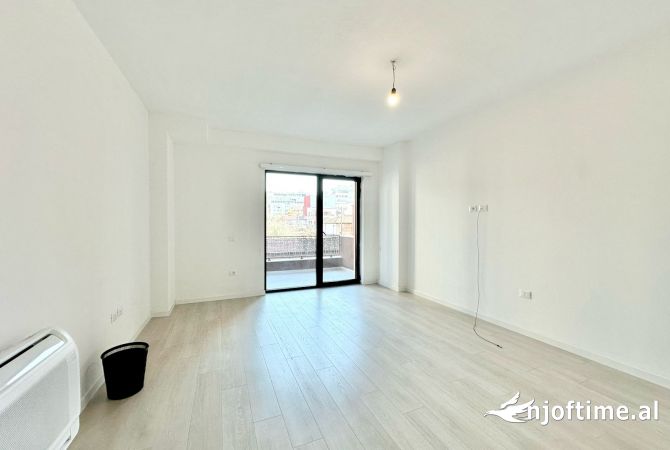 Ambient biznesi me qera 3+1 ne Tirane - 750 Euro