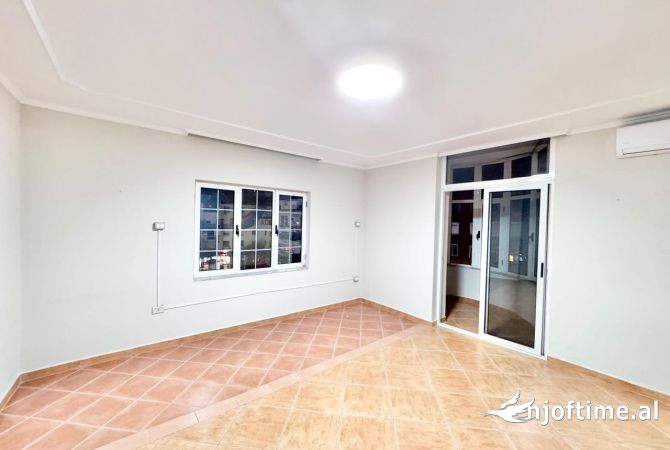 Ambient biznesi me qera 3+1 ne Tirane - 1,900 Euro