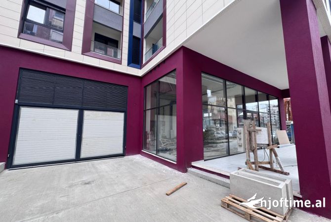 AMBIENT/DYQAN ME QIRA NE KOMUNEN E PARISIT ME POSTE PARKIMI