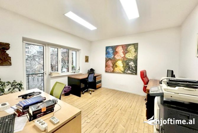 Shtepi me qera 2+1 ne Tirane - 1,200 Euro