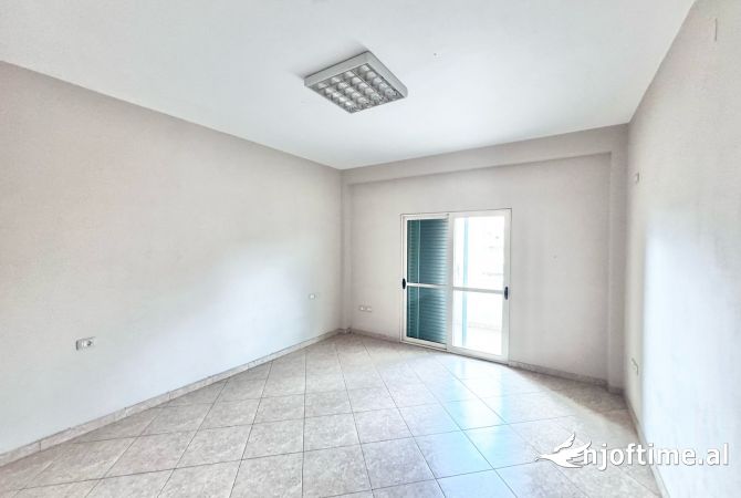 Apartment for rent in Tirana 3+1, Emty
