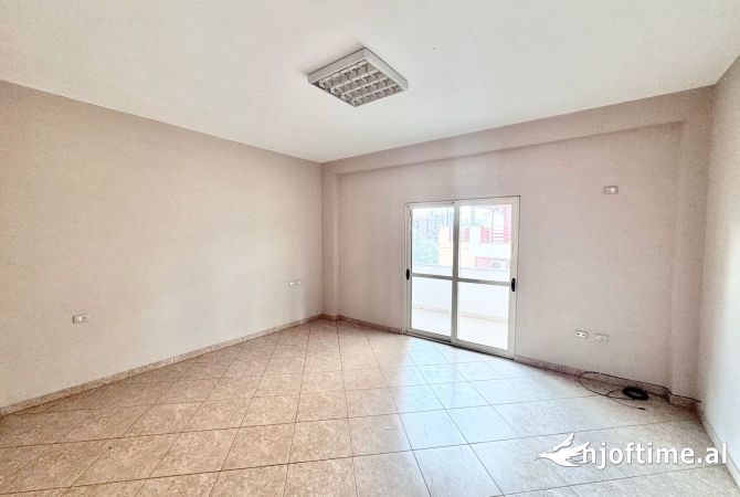 Apartment for rent in Tirana 3+1, Emty