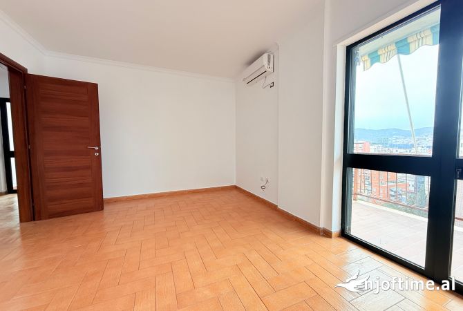 Shtepi me qera Apartament ne Tirane, 3+1, Mobilimi Bosh, pa mobiluar, Pagesa 2,000  Euro.