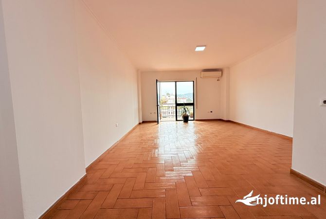 Shtepi me qera 3+1 ne Tirane - 2,000 Euro