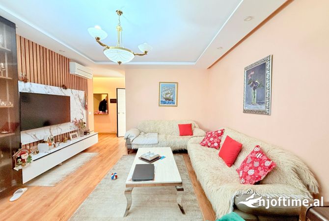 Shtepi ne shitje Apartament ne Tirane, 3+1, Mobilimi E mobiluar, Pagesa 300,000  Euro.