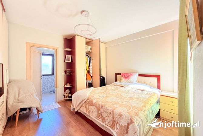 Shtepi ne shitje Apartament ne Tirane, 3+1, Mobilimi E mobiluar, Pagesa 300,000  Euro.