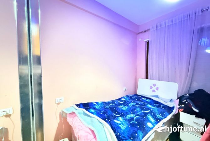 Shtepi ne shitje Apartament ne Tirane, 3+1, Mobilimi E mobiluar, Pagesa 300,000  Euro.
