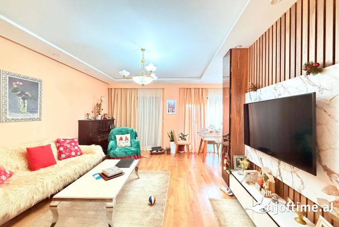 Shtepi ne shitje Apartament ne Tirane, 3+1, Mobilimi E mobiluar, Pagesa 300,000  Euro.