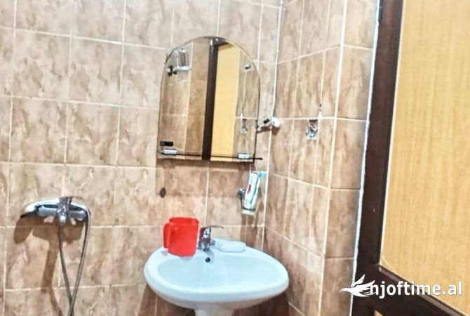 Shtepi me qera Apartament ne Tirane, 1+1, Mobilimi E mobiluar, Pagesa 350  Euro.