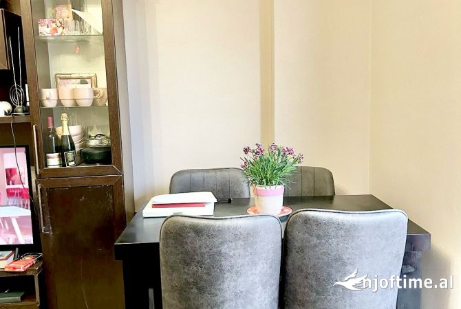 Shtepi me qera Apartament ne Tirane, 1+1, Mobilimi E mobiluar, Pagesa 600  Euro.