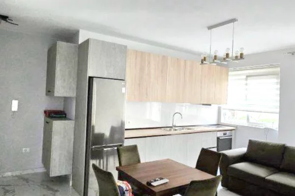 Shtepi me qera Apartament ne Tirane, 2+1, Mobilimi E mobiluar, Pagesa 630  Euro.