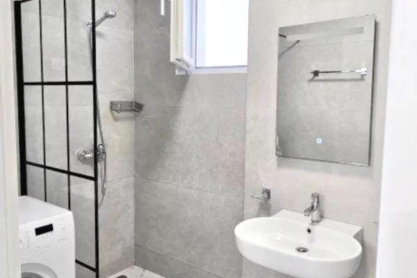 Shtepi me qera Apartament ne Tirane, 2+1, Mobilimi E mobiluar, Pagesa 630  Euro.