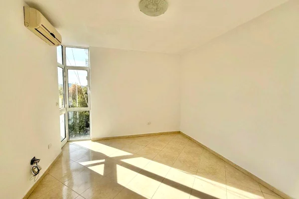 Shtepi ne shitje Apartament ne Tirane, 2+1, Mobilimi Bosh, pa mobiluar, Pagesa 299,000  Euro.