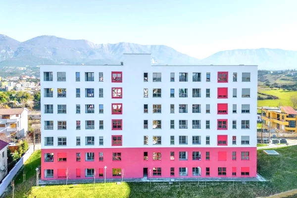 Shtepi ne shitje Apartament ne Tirane, 3+1, Mobilimi Bosh, pa mobiluar, Pagesa 174,000  Euro.