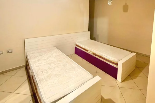 Shtepi me qera Apartament ne Tirane, 1+1, Mobilimi E mobiluar, Pagesa 500  Euro.