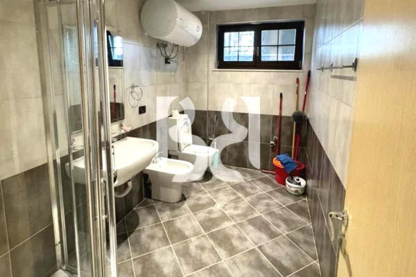 Shtepi me qera 4+1 ne Tirane - 3,000 Euro