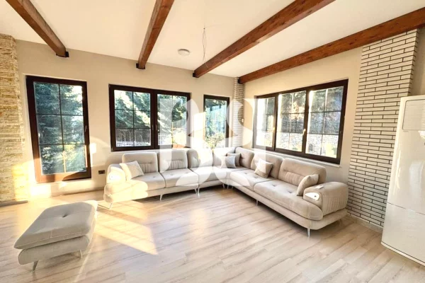 Shtepi me qera Vila Luksoze ne Tirane, 4+1, Mobilimi Pjeserisht e mobiluar, Pagesa 3,000  Euro.