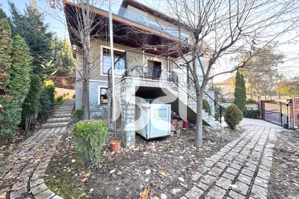 Shtepi me qera Vila Luksoze ne Tirane, 4+1, Mobilimi Pjeserisht e mobiluar, Pagesa 3,000  Euro.