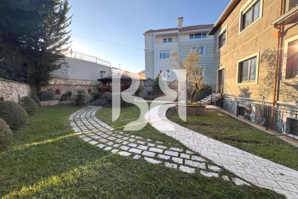 Shtepi me qera Vila Luksoze ne Tirane, 4+1, Mobilimi Pjeserisht e mobiluar, Pagesa 3,000  Euro.