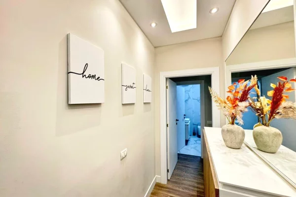 Shtepi me qera 2+1 ne Tirane - 1,000 Euro