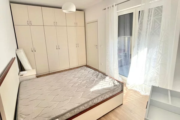 Shtepi me qera 1+1 ne Tirane - 60,000 Leke