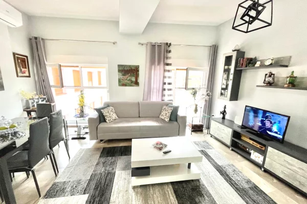 Shtepi ne shitje Apartament ne Tirane, 1+1, Mobilimi E mobiluar, Pagesa 117,500  Euro.