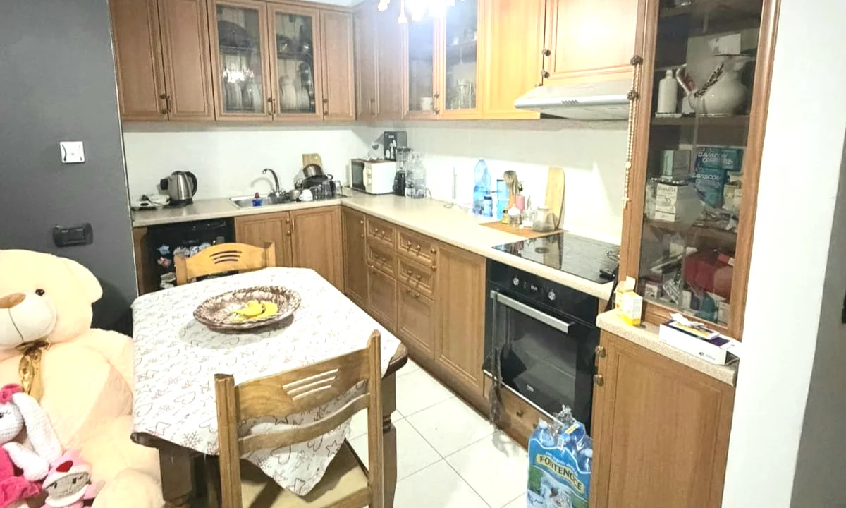 Shtepi me qera Apartament ne Tirane, 1+1, Mobilimi E mobiluar, Pagesa 50,000  Leke.