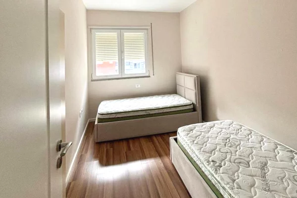 Shtepi me qera Apartament ne Tirane, 2+1, Mobilimi E mobiluar, Pagesa 52,000  Leke.