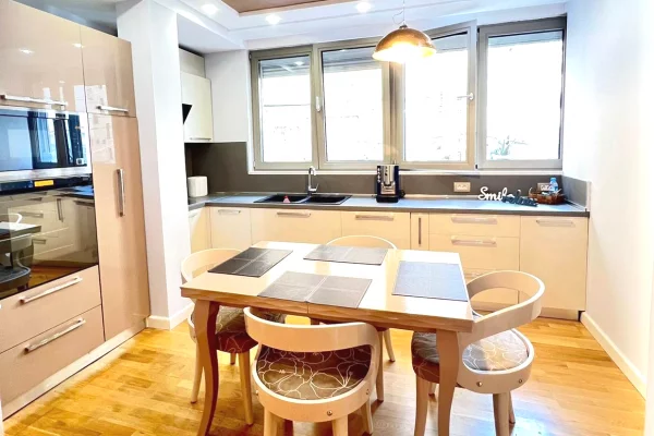 Shtepi me qera Apartament ne Tirane, 2+1, Mobilimi E mobiluar, Pagesa 1,200  Euro.