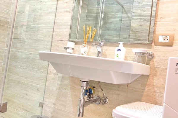 Shtepi me qera Apartament ne Tirane, 2+1, Mobilimi E mobiluar, Pagesa 1,200  Euro.