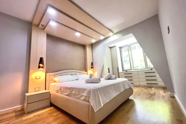 Shtepi me qera Apartament ne Tirane, 2+1, Mobilimi E mobiluar, Pagesa 1,200  Euro.