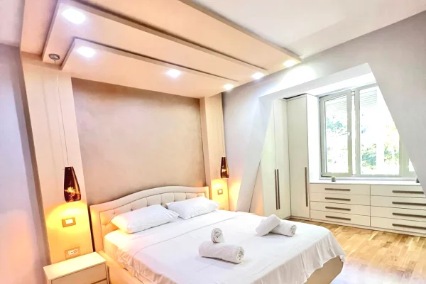 Shtepi me qera Apartament ne Tirane, 2+1, Mobilimi E mobiluar, Pagesa 1,200  Euro.