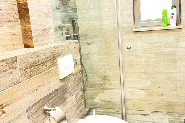 Shtepi me qera Apartament ne Tirane, 2+1, Mobilimi E mobiluar, Pagesa 1,200  Euro.