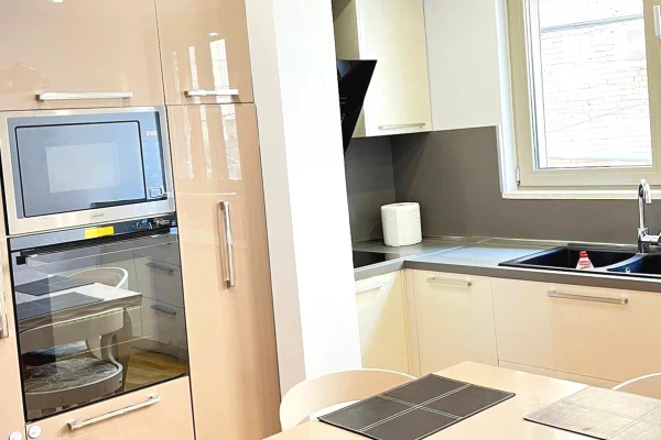 Shtepi me qera Apartament ne Tirane, 2+1, Mobilimi E mobiluar, Pagesa 1,200  Euro.