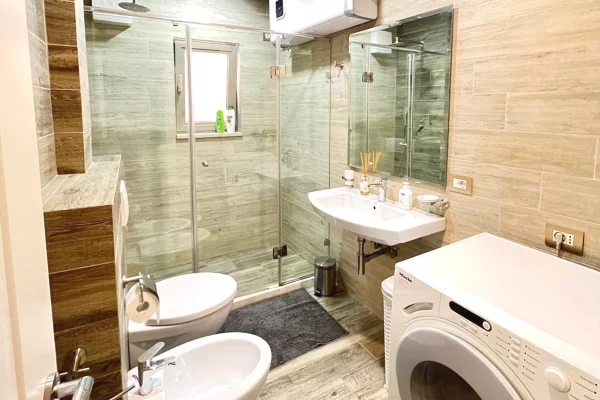 Shtepi me qera Apartament ne Tirane, 2+1, Mobilimi E mobiluar, Pagesa 1,200  Euro.